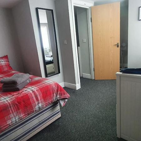 1 Bedroom Flat, Sleeps Up To 5Ppl, City Center Cardiff Exterior foto
